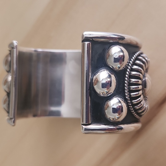 Gorgeous Bracelet by Thomas Charley - Picture 2 of 8